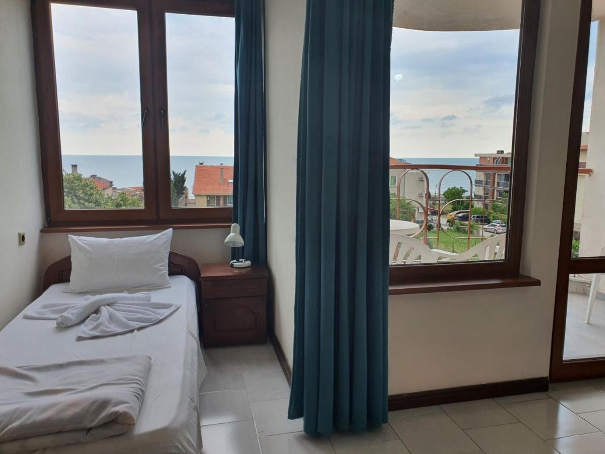 Lazur Hotel Ravda Exterior photo